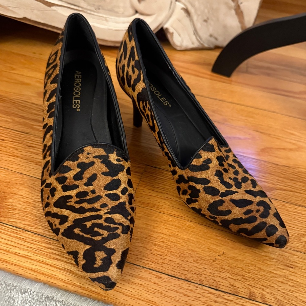 Aerosoles Women's leopard print Leather Calf Hair kitten heel shoe. Sz 7. NWOB